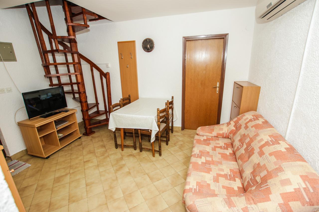 Apartment Karmen Porec Bagian luar foto